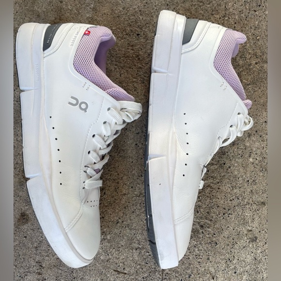 On Women's The Roger Advantage Sneakers Size 9W - Picture 3 of 9